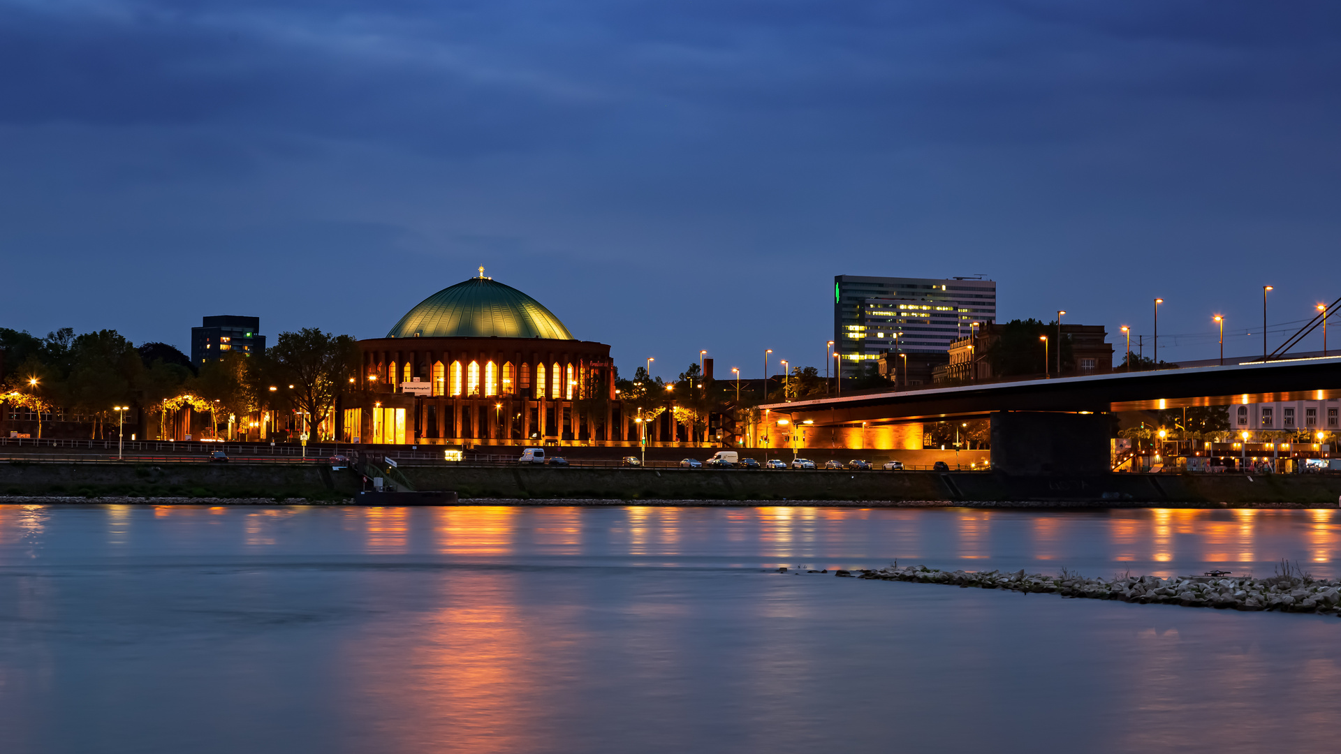 auf der andere Seite der Rhein -Düsseldorf