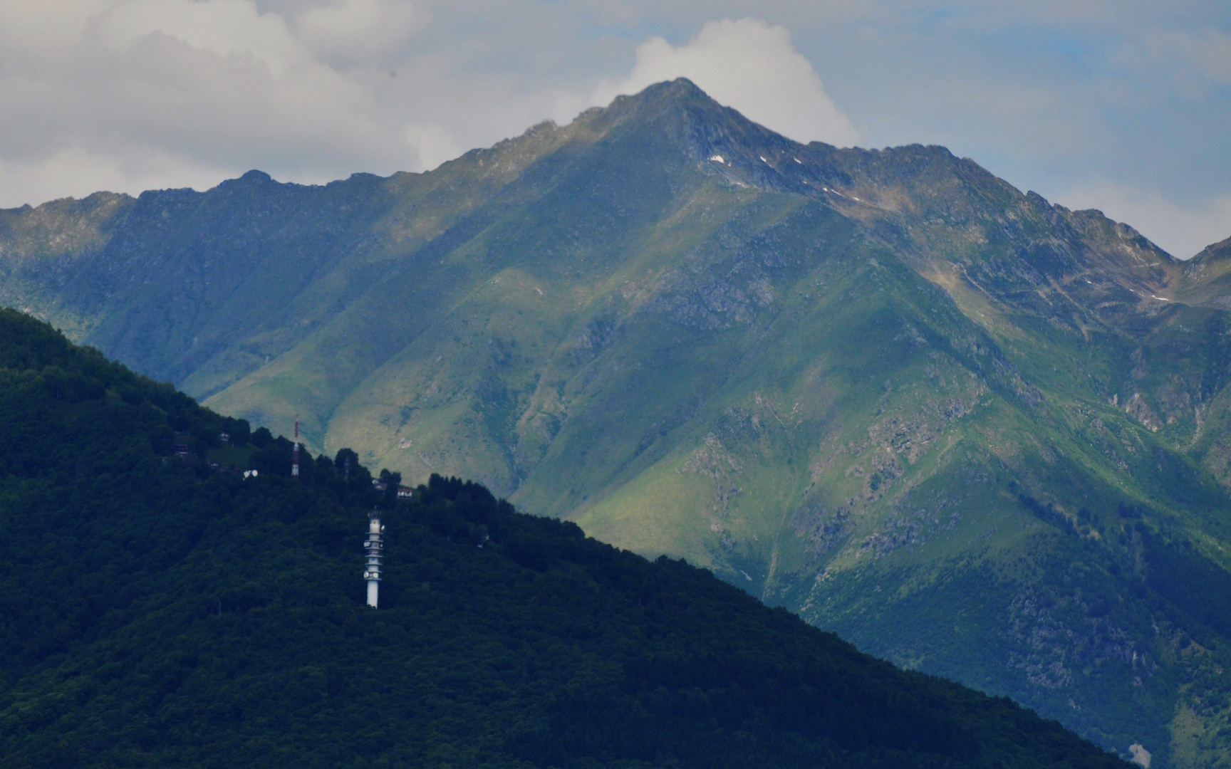 auf der anderen Seite die Berge