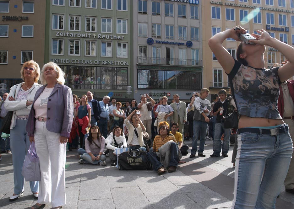 Auf der anderen Seite stehen Foto Bild erwachsene Auf der anderen Seite stehen Foto Bild erwachsene