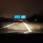 Auf der Autobahn nachts um 1/2 1