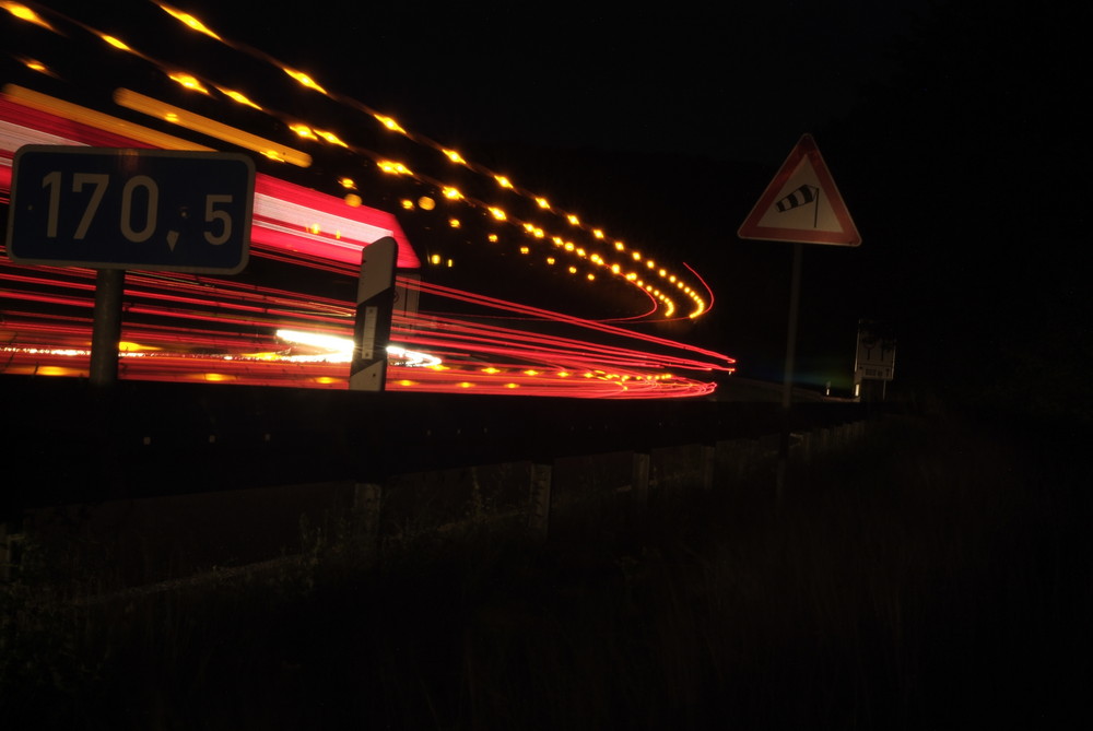 Auf der Autobahn Nachts um halb eins...