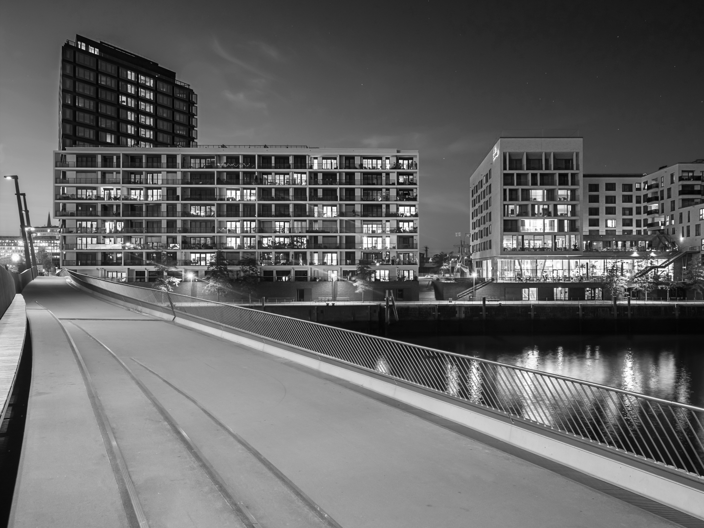 Auf der Baakenhafenbrücke