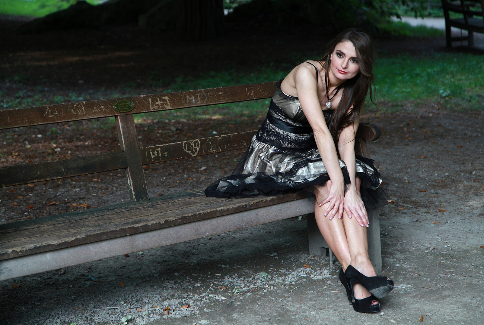 Auf der Bank Foto & Bild | fashion, outdoor, frauen Bilder ...