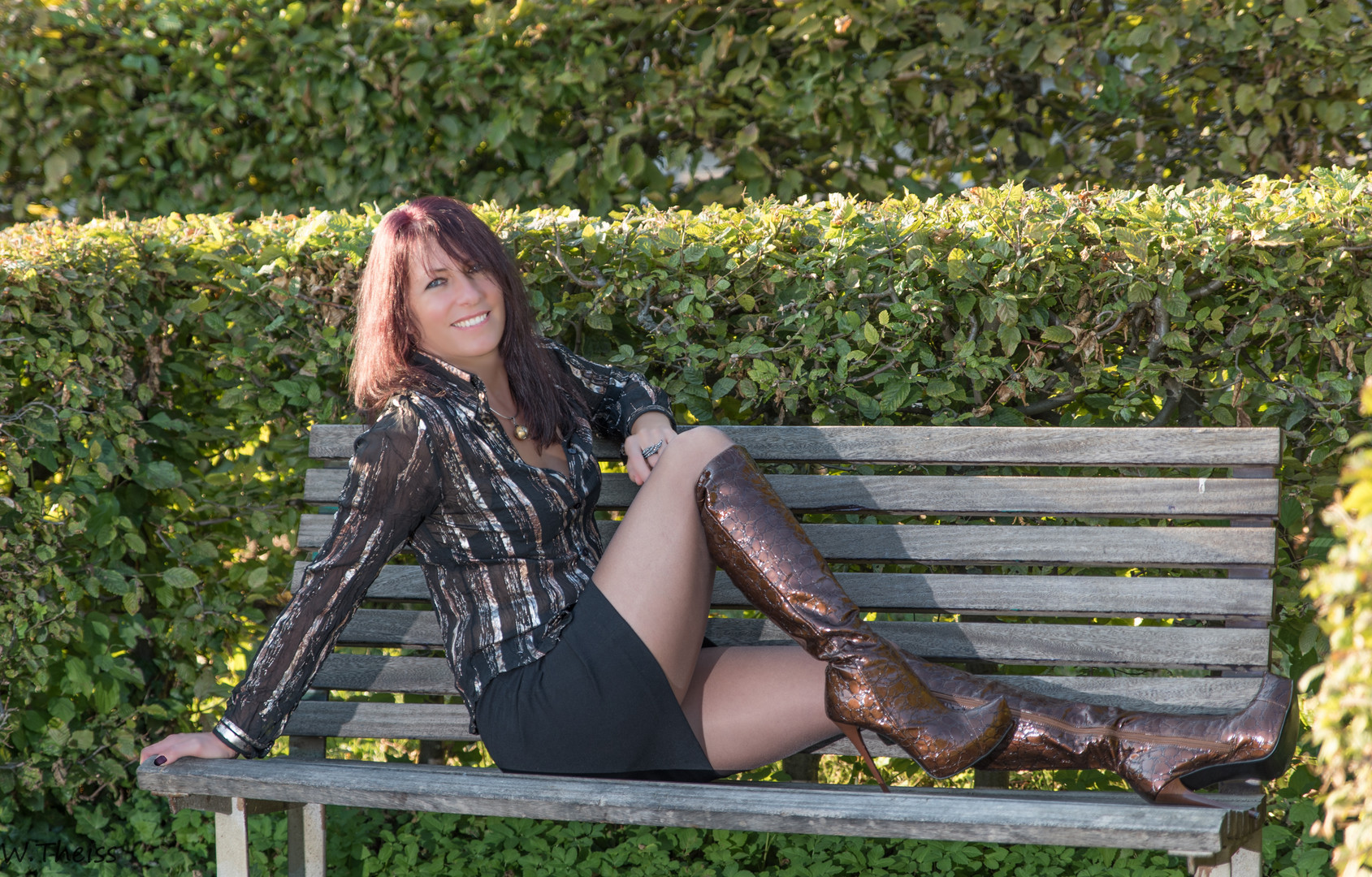 Auf der Bank Foto Bild outdoor portrait fashion Auf der Bank Foto Bild outdoor portrait fashion