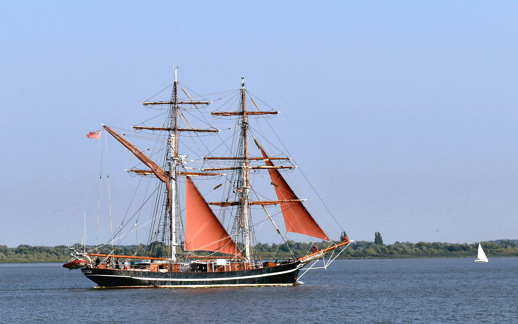 Auf der blauen Elbe