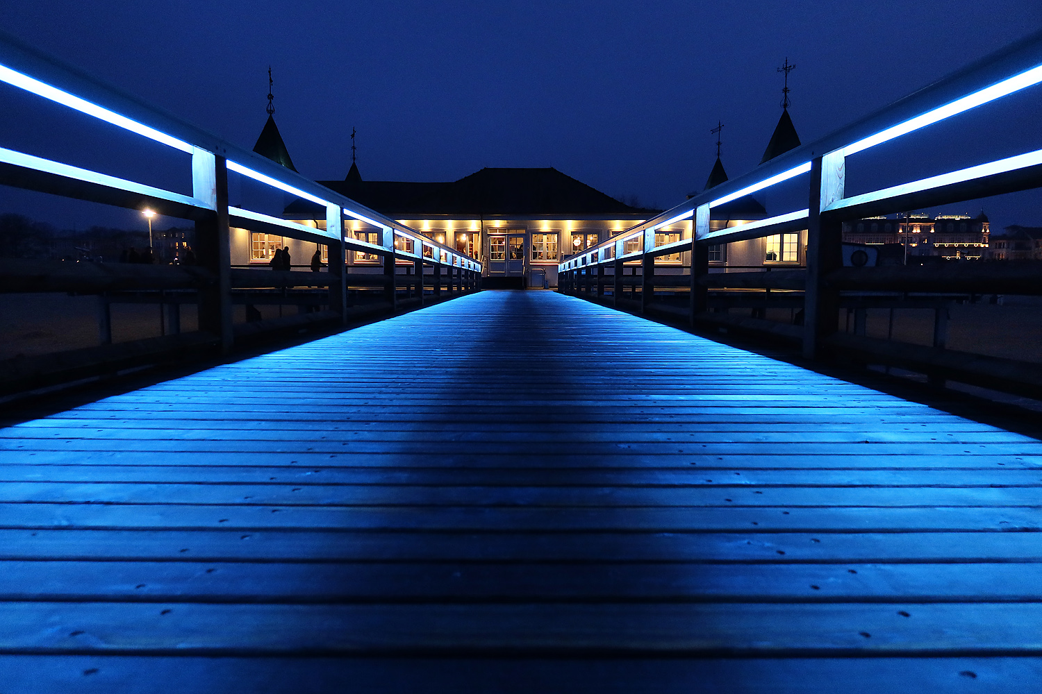 Auf der blauen Seebrücke...