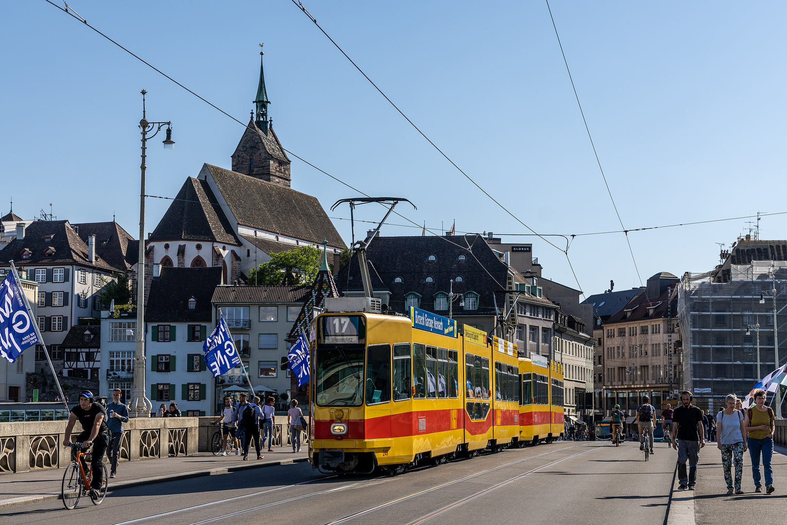 Auf der BLT-Linie 17