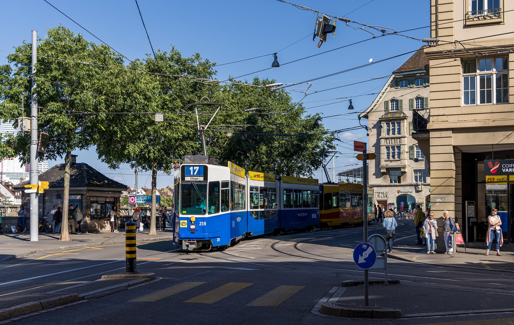 Auf der BLT-Linie 17