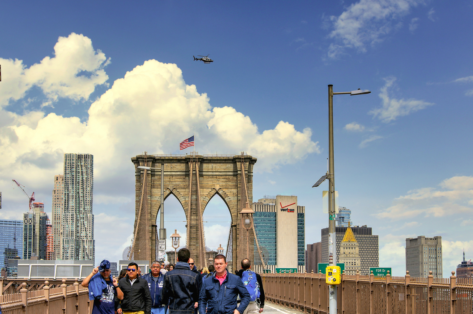 Auf der Brooklyn Brigde