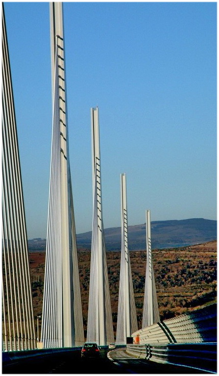 Auf der Brücke von Millau