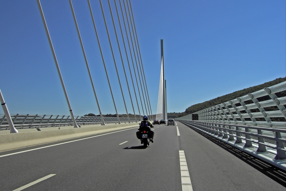 Auf der Brücke von Millau