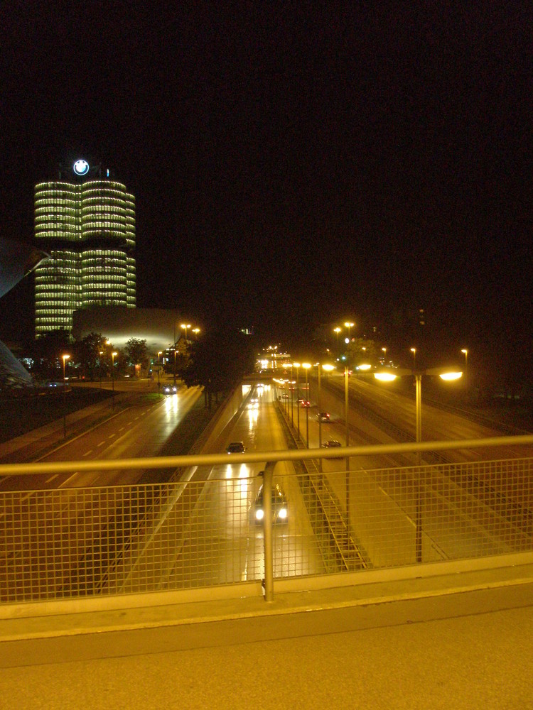 Auf der Brücke zum Olympiapark