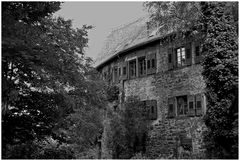 Auf der Burg Wachenburg bei Weinheim in s/w