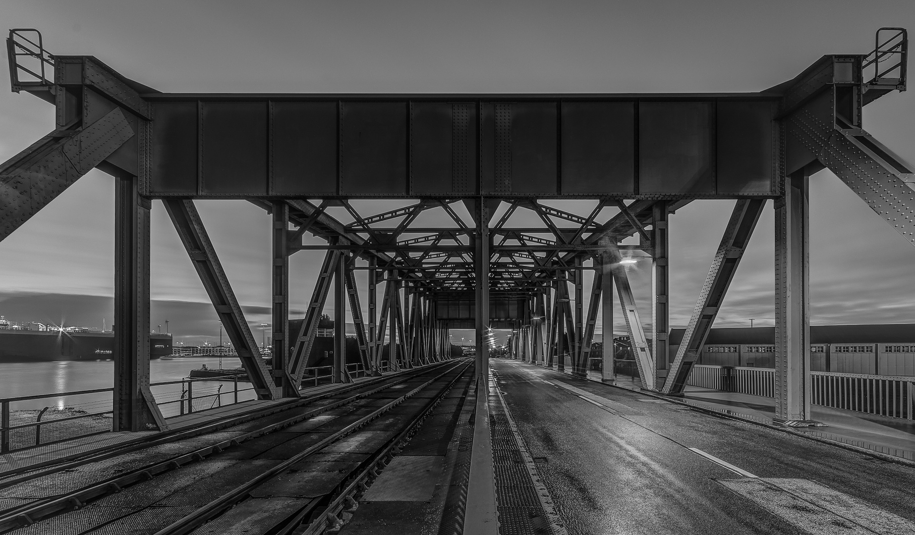 Auf der Drehbrücke