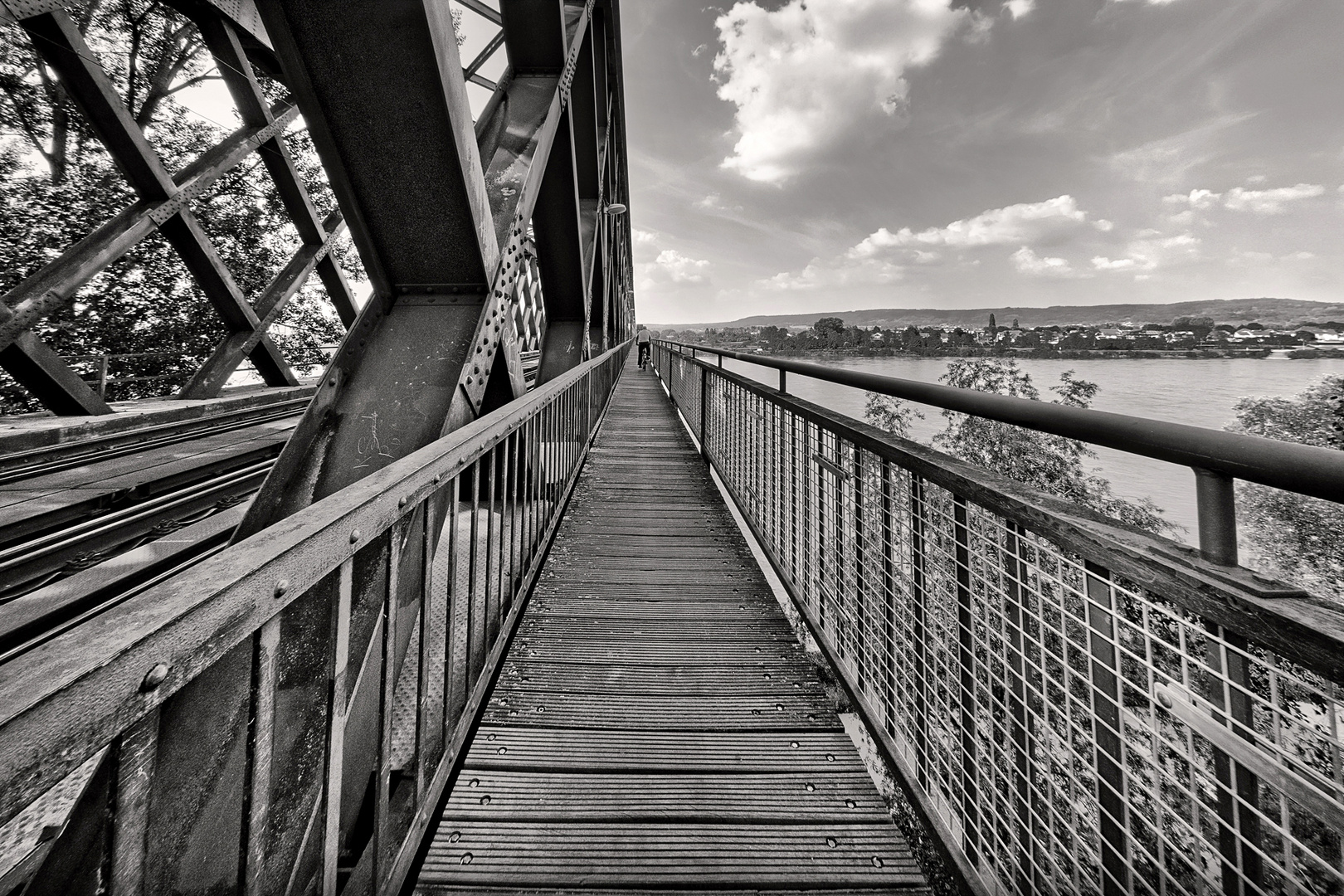 Auf der Eisenbahnbrücke