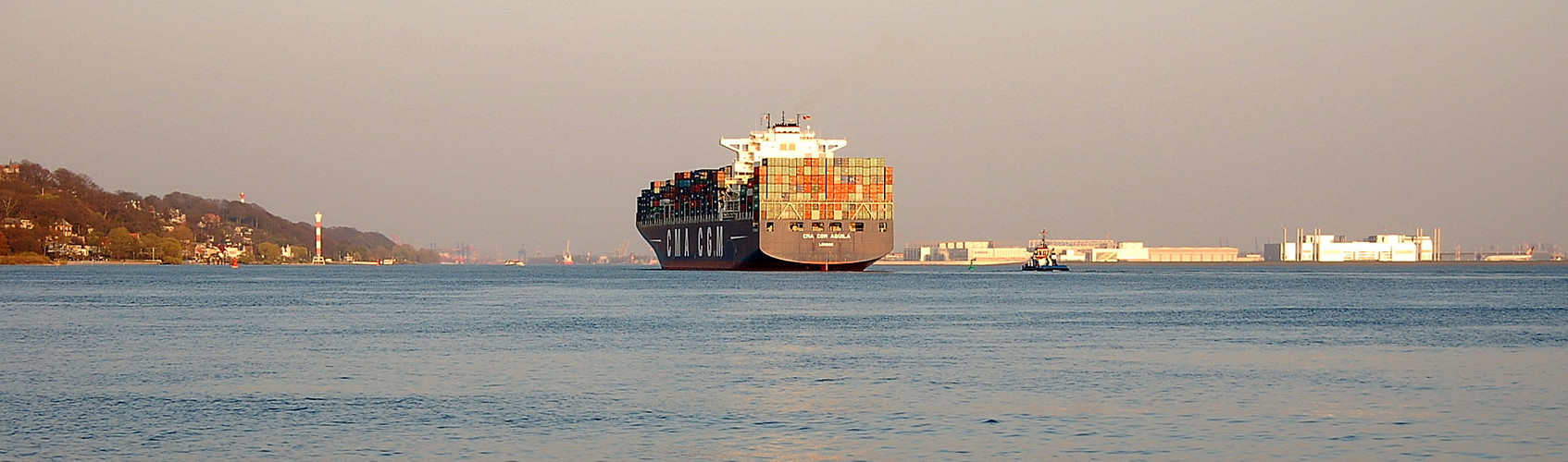 Auf der Elbe - Einfahrt nach Hamburg bei Airbus und Blankenese vorbei