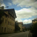 auf der Fahrt durch die Dolomiten ...kleine Dörfer am Wegesrand