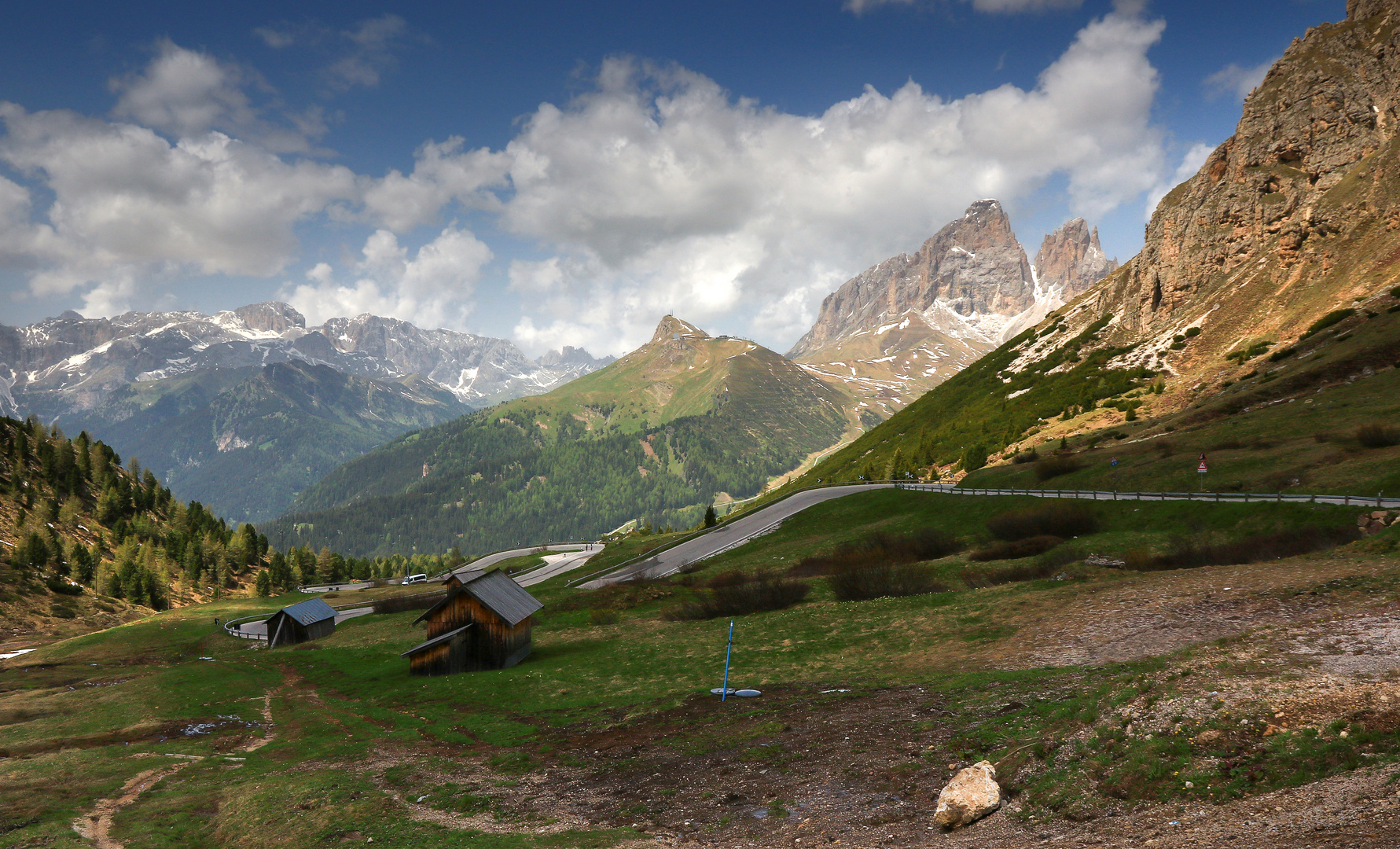 Auf der Fahrt ins Grödner Tal in den Dolomiten