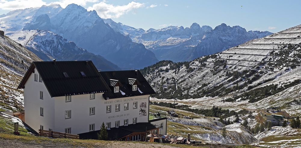 Auf der Fahrt über den Sellapass gesehen und in Richtung Marmolata...