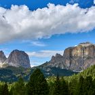 Auf der Fahrt vom Falzaregopass  zum Sella-Joch, hat man einen tollen Blick auf...