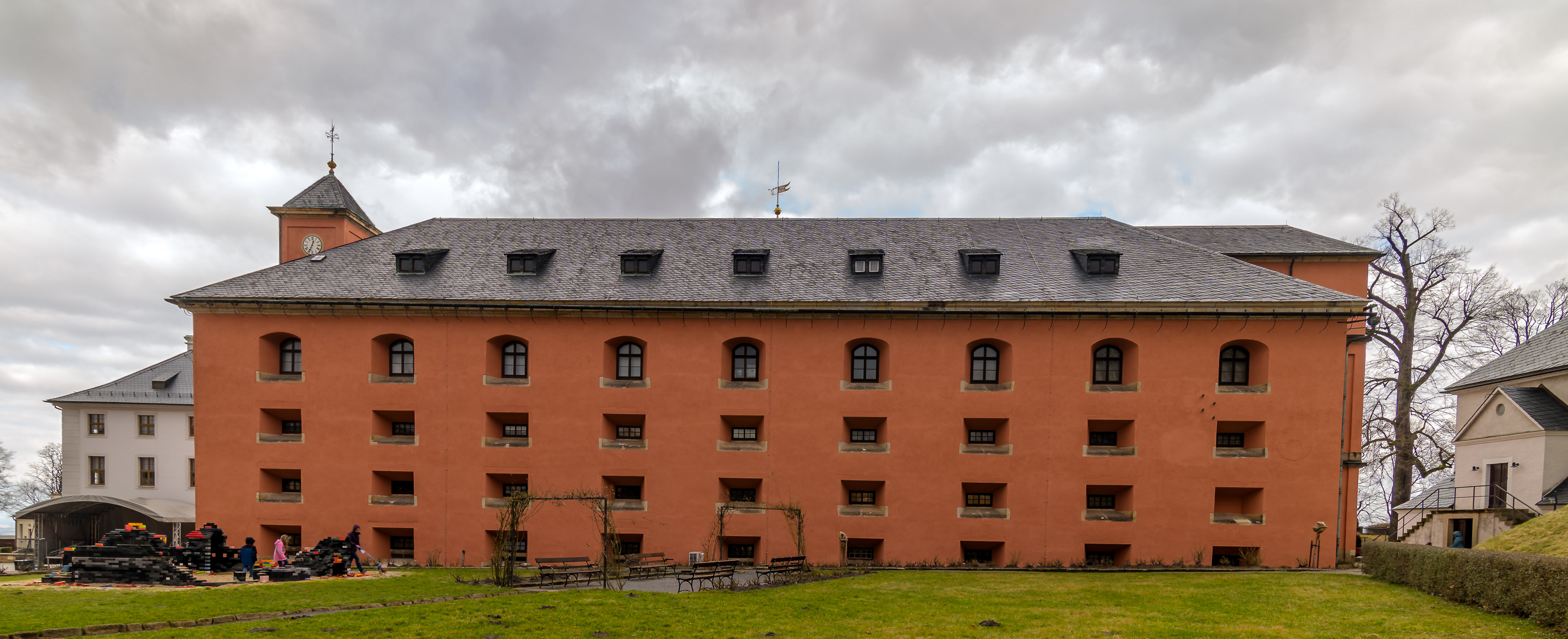 ***       auf der festung ........       ***