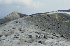 Auf der Fossa von Vulcano - ein "Bilderbuch"-Vulkankrater