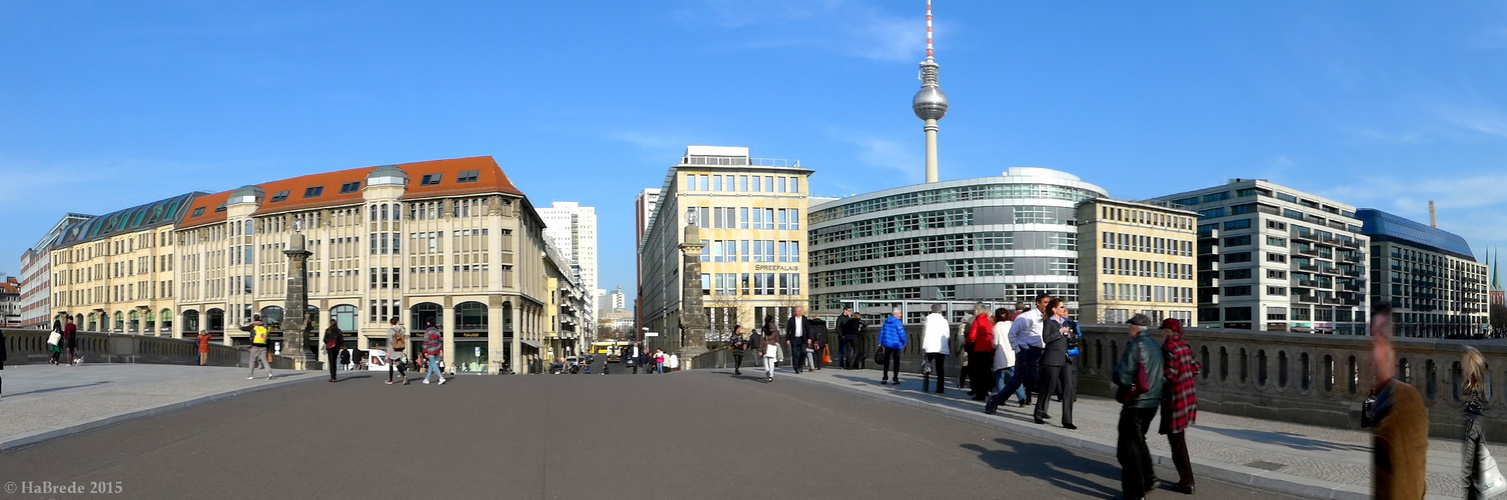 Auf der Friedrichsbrücke in Berlin