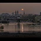 Auf der Hafenbrücke am Abend