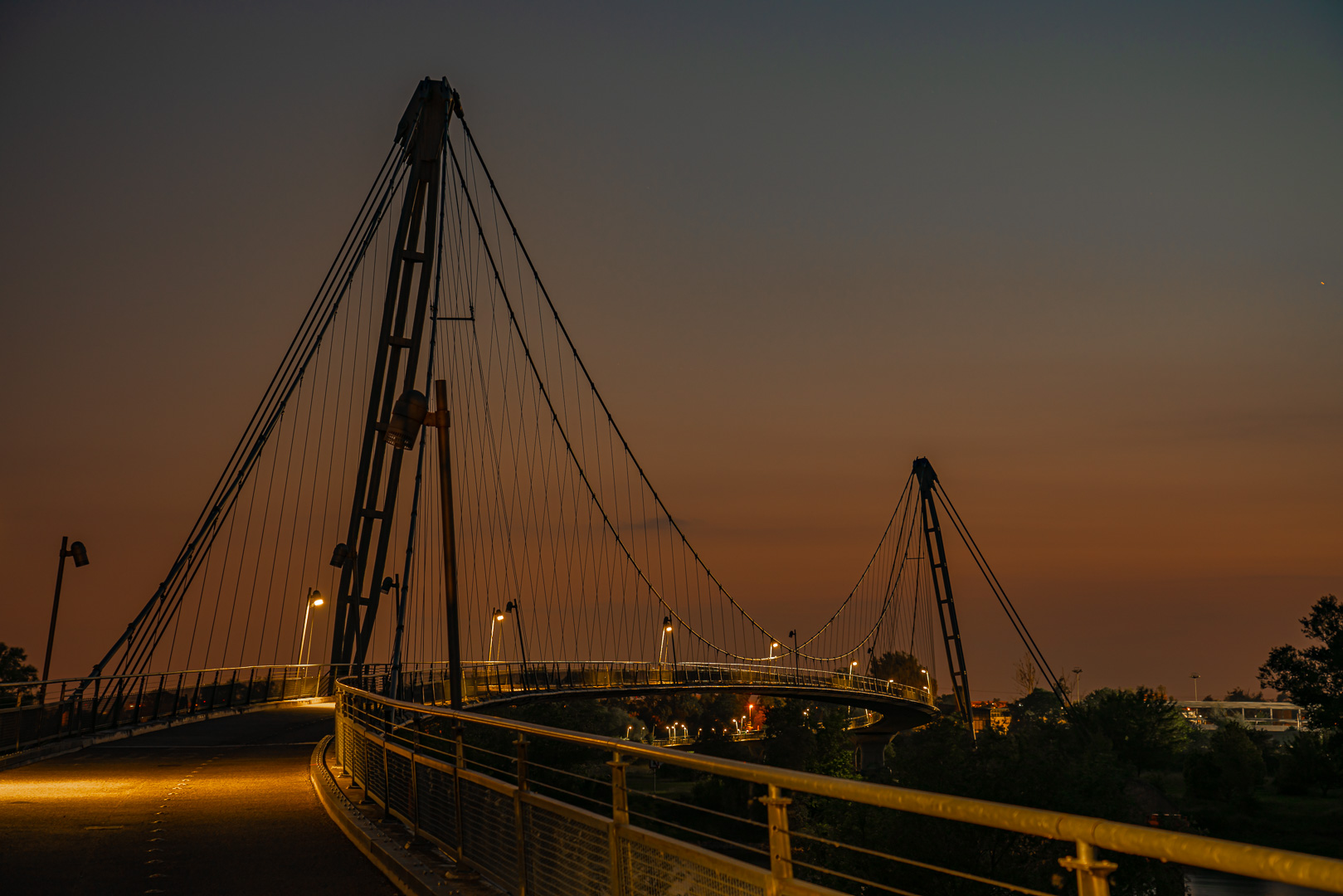 Auf der Herrenkrugbrücke 