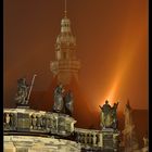 Auf der Hofkirche in Dresden, bei Nacht