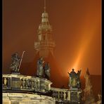 Auf der Hofkirche in Dresden, bei Nacht