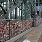 Auf der Hohen-Zollern-Brücke in Köln, Perspektive - Liebesbeweise