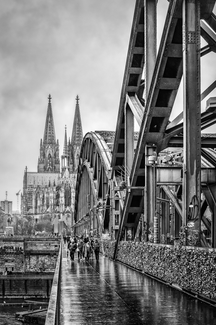 auf der Hohenzollernbrücke...