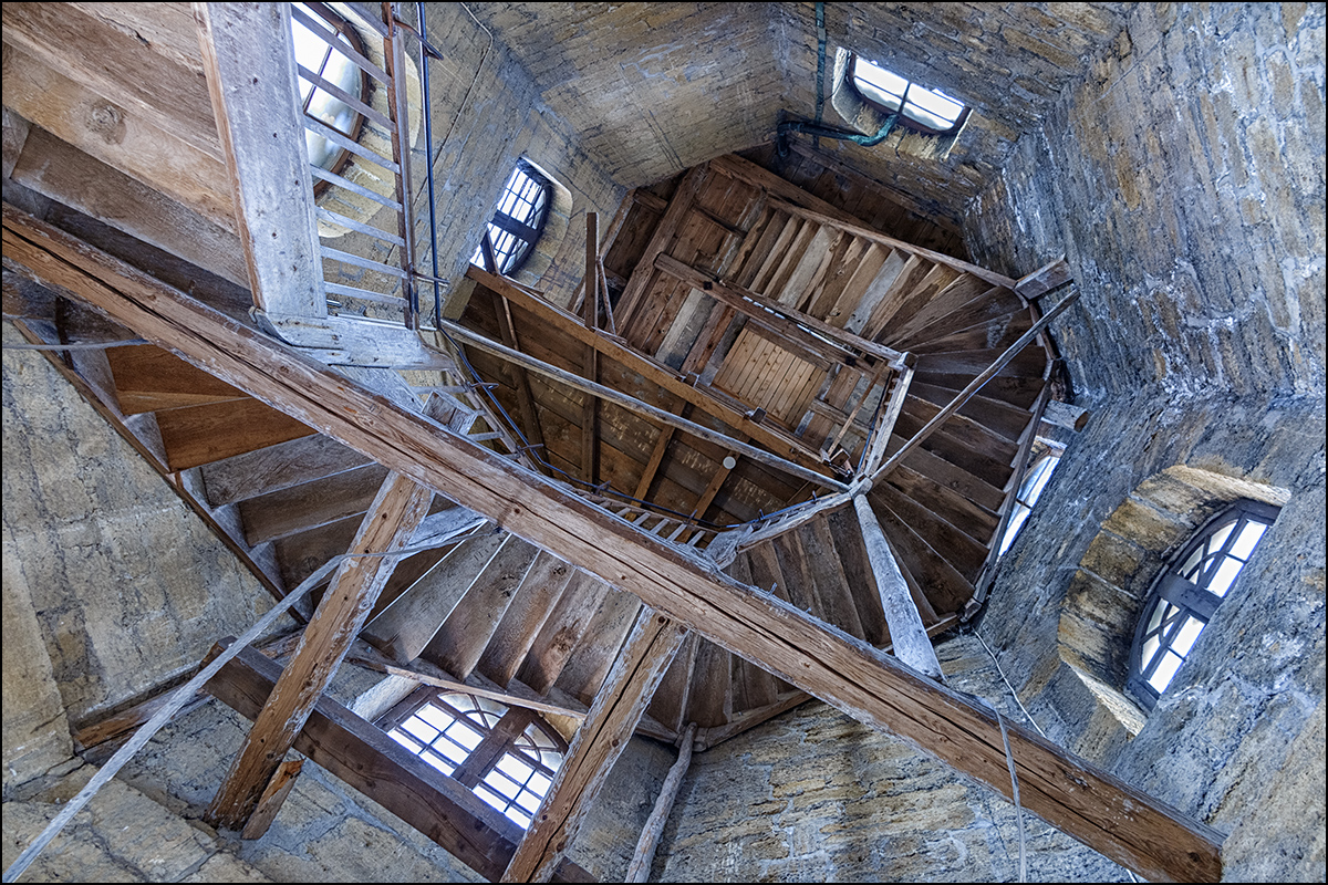 auf der Holztreppe...