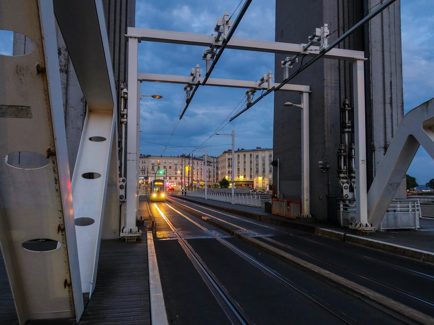 Auf der Hubbrücke ...