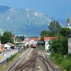 Auf der Illertalbahn setzt das 218ner Doppel des IC Nebelhorn im Bf Immenstadt um 16.8.2020