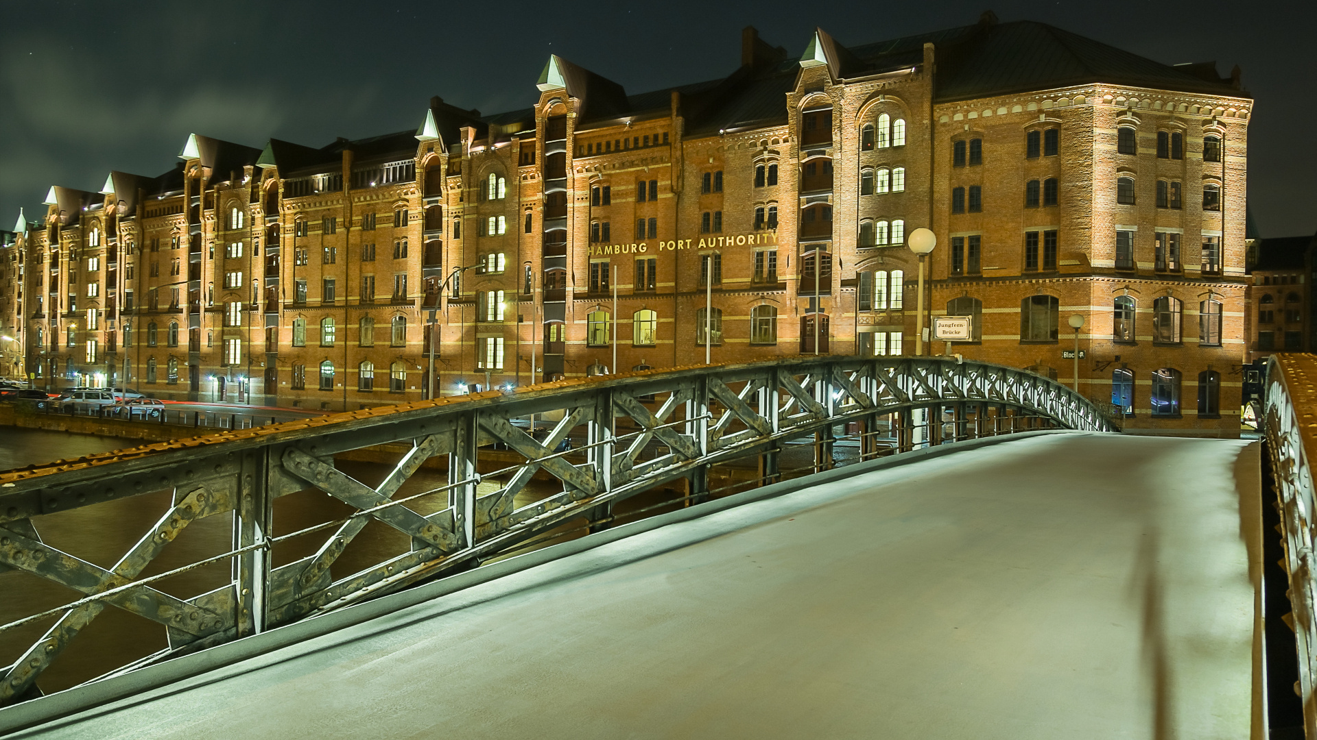 Auf der Jungfernbrücke