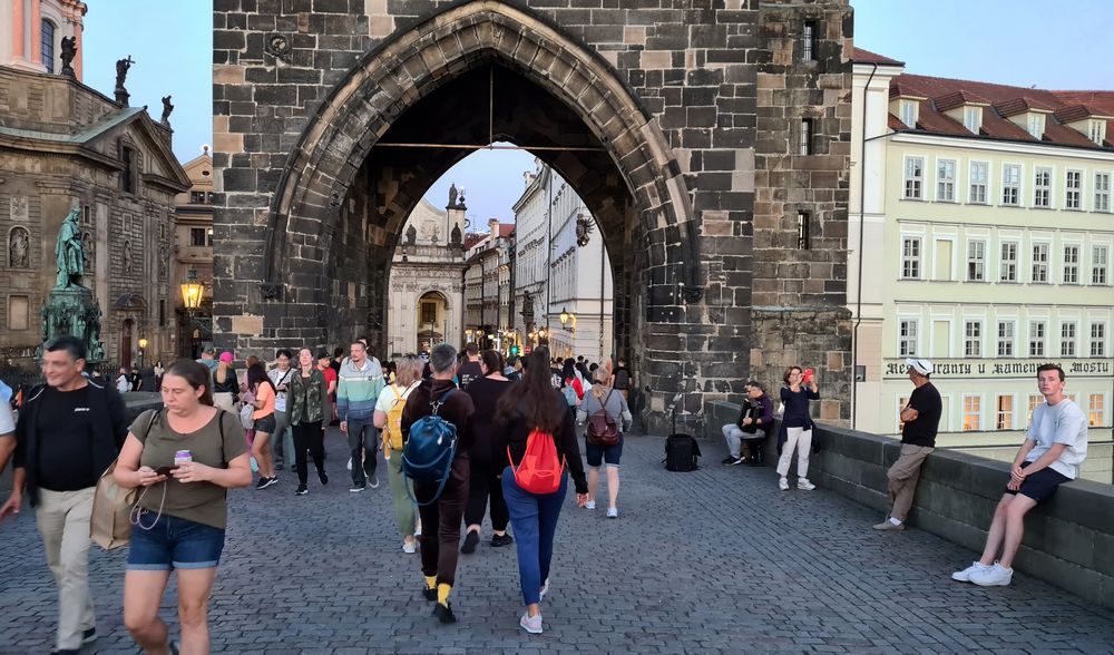 Auf der Karlbrücke in Prag...