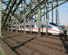 Auf der Kölner Hohenzollernbrücke