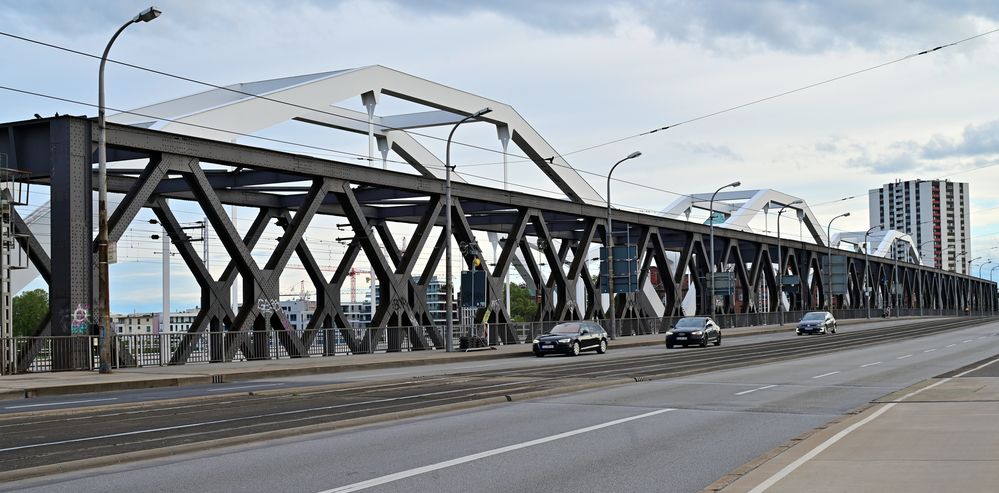 Auf der Konrad-Adenauer-Brücke