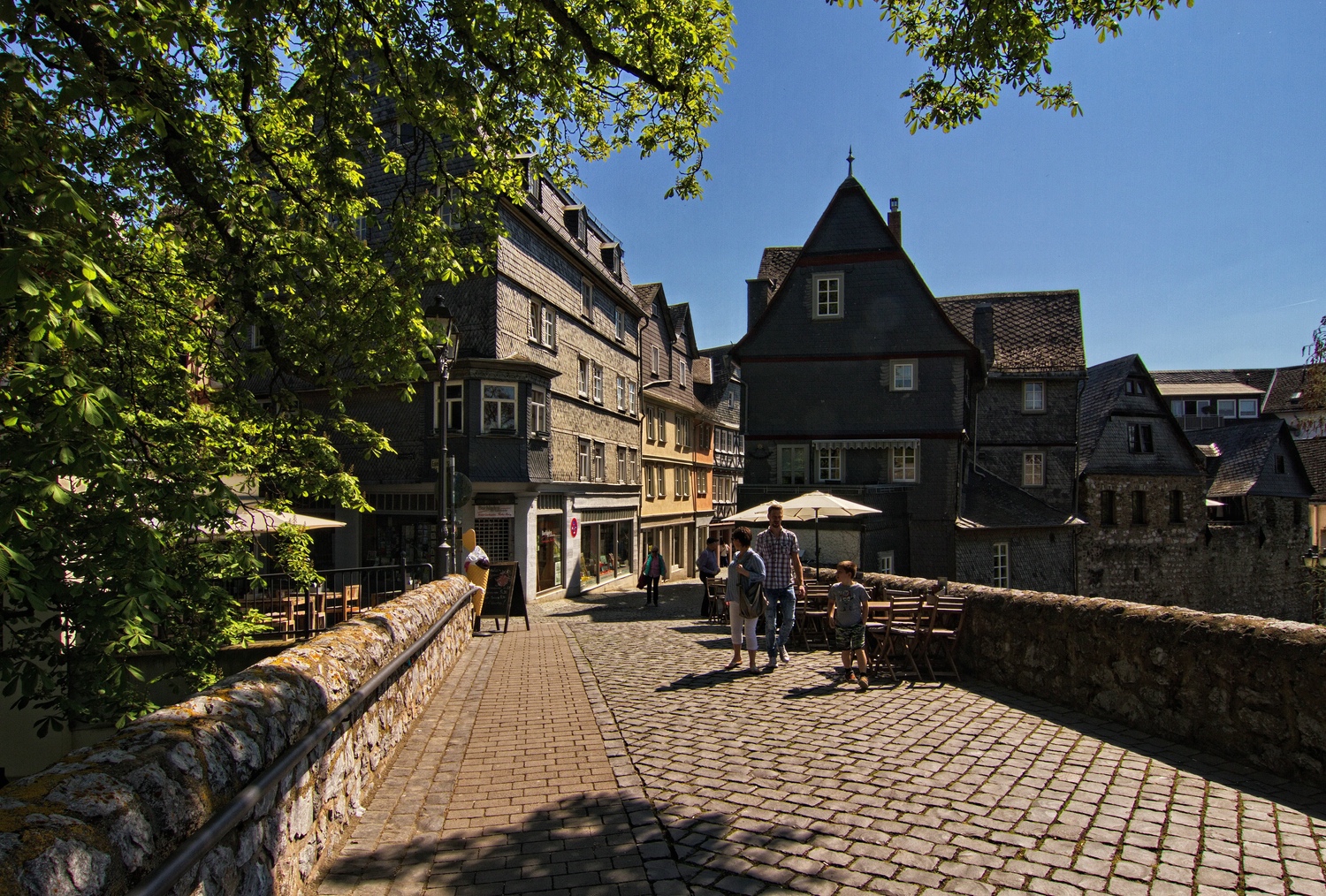 Auf der Lahnbrücke