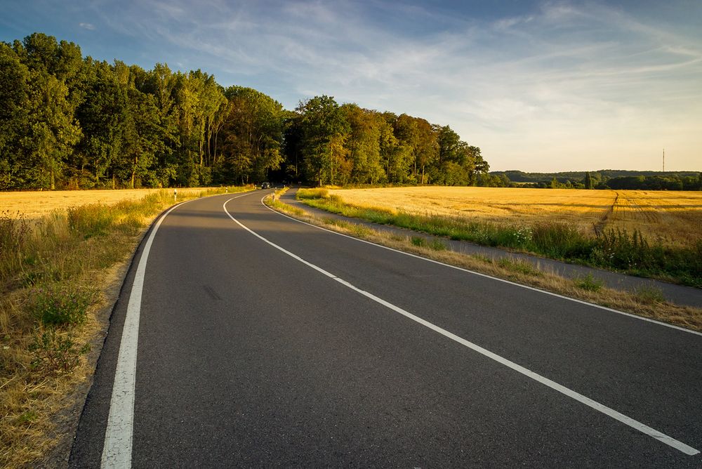 Auf der Landstraße Foto & Bild sommer, ländlich, natur Bilder auf