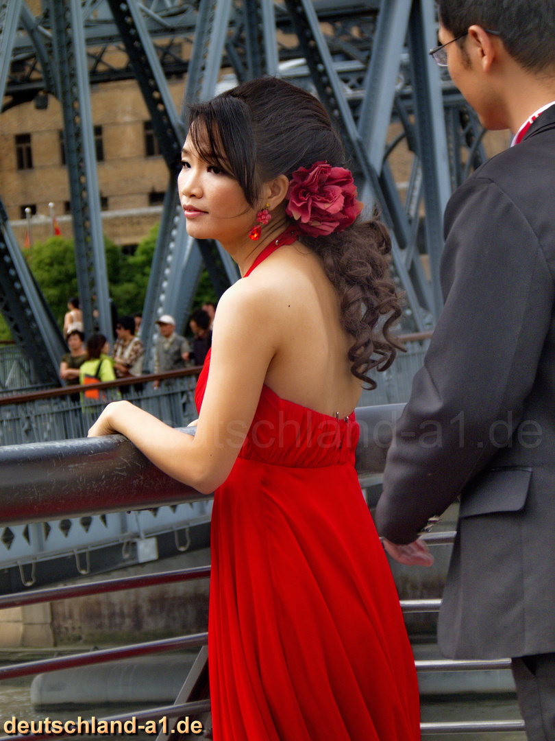 Auf der Liebesbrücke von Shanghai