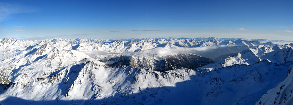 Auf der Liftstation unterhalb der Schermerspitze mit Blick auf die italienischen Alpen