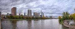 Auf der Mainbrücke in Frankfurt