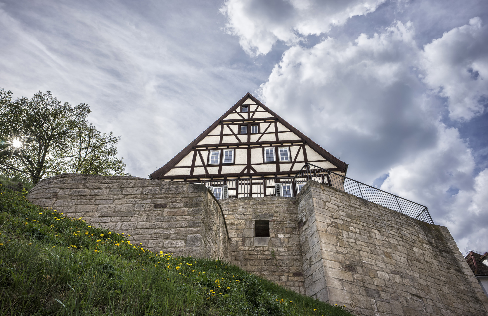 Auf der Mauer ...