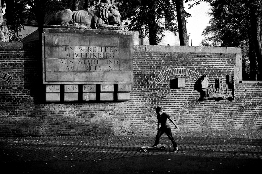 "Auf der Mauer, auf der Lauer...."