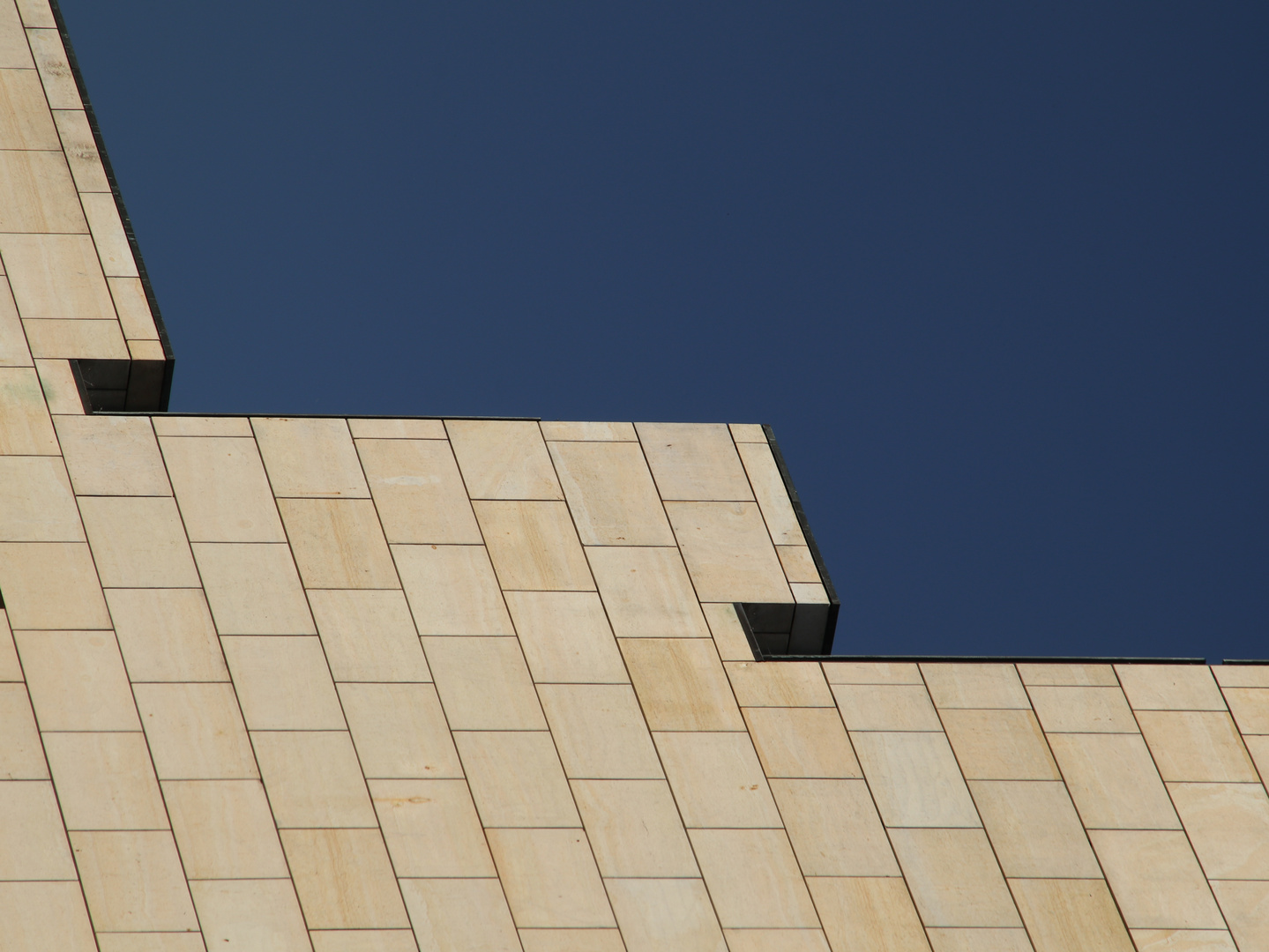 Auf der Mauer, auf der Lauer sitzt 'ne kleine Wanze 