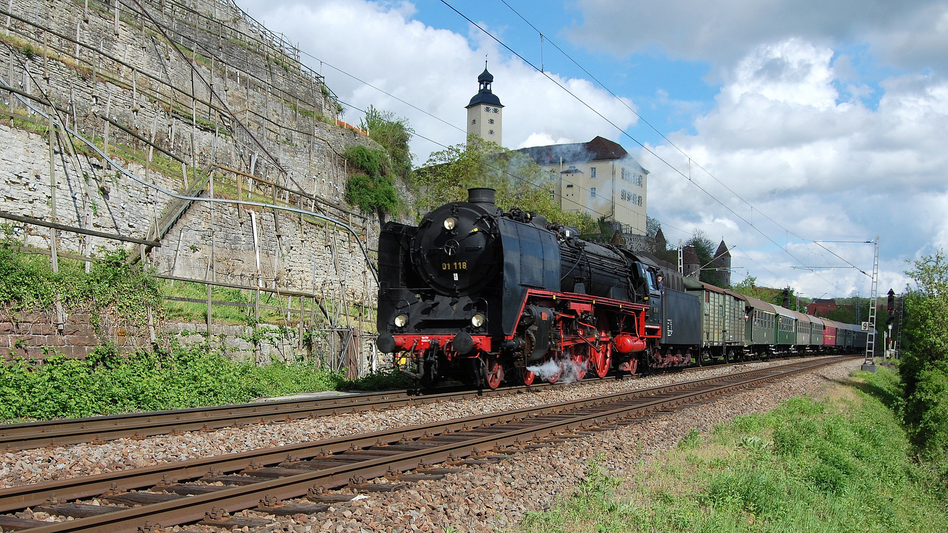 Auf der Neckartalbahn bei Gundelsheim Rückfahrt des Dampfzuges vom Besuch der BuGa in HN 29.4.2019