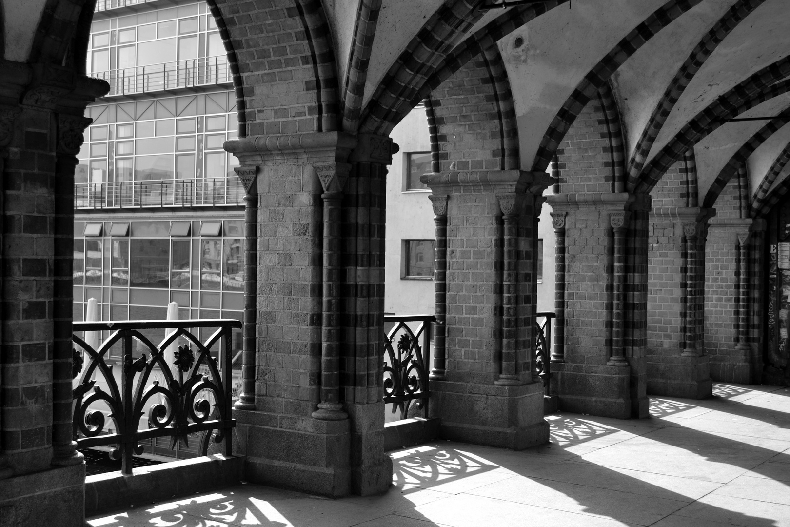 Auf der Oberbaumbrücke in Berlin